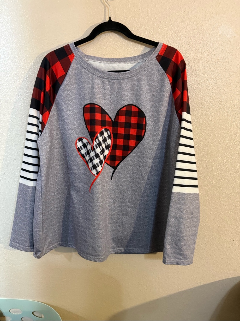 Ladies Grey Long-Sleeve Top with Red Buffalo Plaid Hearts size XL